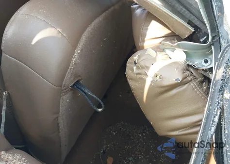 2000 Chevrolet Silverado 1500 Ls z USA, uszkodzony, nr VIN 2GCEC19V7Y1385798